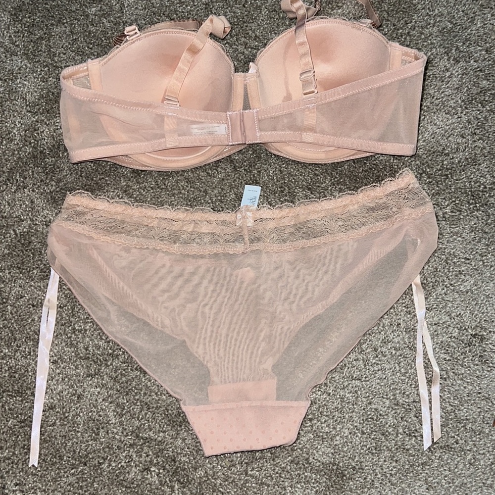 Adore Me bra and Panty set - Picture 2 of 9